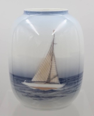 Auktion 373<br>Vase, Lyngby, Segelboot, ca. H-16cm [1]