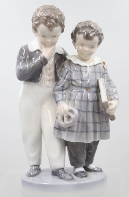 Auktion 375<br>Royal Copenhagen Figur, Flug nach Amerika, Entw. Christian Thomsen, Modellnr. 1761, ca. H-20,5cm [1]