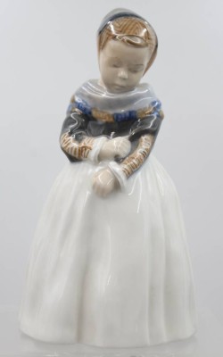 Auktion 373<br>Porzellanfigur , Amager Mädchen, Royal Copenhagen, Entw. Lotte Benter, Modellnr. 1251, ca. H-189cm [1]