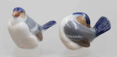 Auktion 373<br>Royal Copenhagen Finkenpaar, Entw. Peter Herold, Unterglasurfarben, ca. H-4,5cm [1]