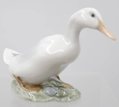 Auktion 373<br>Ente, Royal Copenhagen, Entw. Olaf Mathiesen, Modellnr. 1192, ca. H-9,8cm, ein Schleifstrich [1]