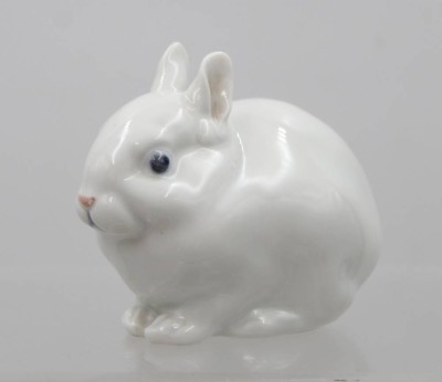Auktion 373<br>Porzellanfigur eines sitzenden Kaninchens,Royal Copenhagen, Modellnr. 4705, Entw. Jeanne Grut, ca. H-7cm [1]