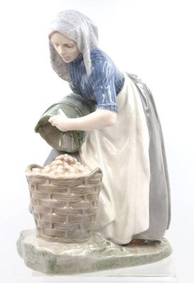 Auktion 373<br>ROYAL COPENHAGEN Porzellanfigur 