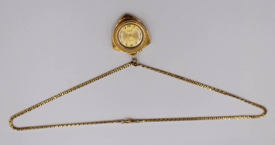 Auktion 373<br>Damen Zarja-Anhängeruhr, Russland, wohl 60/70er Jahre, an Kette, Kronenaufzug, Werk läuft, 3 x 3,5cm [1]