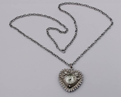 Auktion 373<br>Damen-Umhängeuhr, Shi Tong, Quarz, klare Steine an Kette, Werk nicht geprüft, ca. 3,5 x 3,5cm [1]