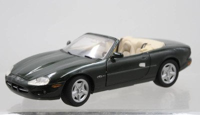 Auktion 373<br>Maisto, Jaguar XK8 Cabriolet, 1:18 [1]