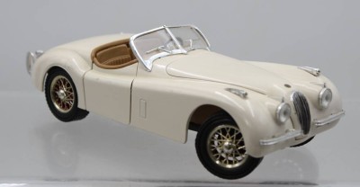 Auktion 373<br>Ertel,  Jaguar XK120 von 1948, 1:18, auf einer Seite Kratzer [1]