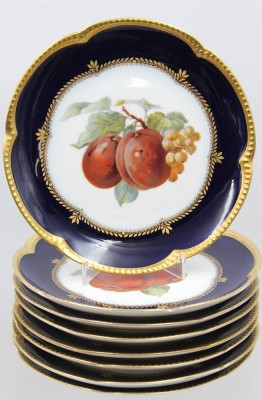 Auktion 373<br>8 Obstteller von Krautheim mit verschiedenen Obstmotiven in Kobaldblau und Gold . [1]