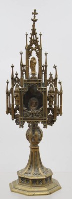 Auktion 373<br>Neugotisches Turmreliquiar aus Messing um 1900 . [1]