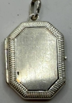 Auktion 373<br>kl. Silber-925- Medaillon, 4,04 gr., ca. 3x2 cm [1]