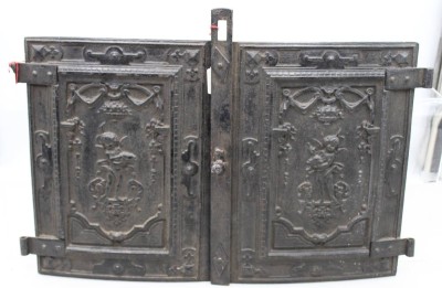 Auktion 373<br>Ofentüren leicht geschwungen mit Putten Darstellung um 1900 [1]