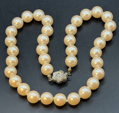 Auktion 373<br>Perlenkette mit Silberschliesse-835-, D-1 cm [1]