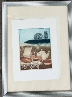 Auktion 373<br>unleserl. sign. Farbradierung, Nr. 35/100, ger/Glas, RG 41x31 cm [1]